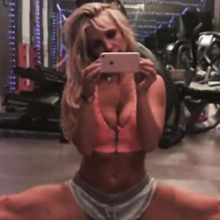 Britney Spears Nude Pics and Shocking Backstage Porn