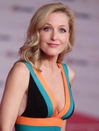 Gillian Anderson Cleavy In Hot Tight Dress