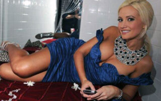 Holly Madison Cleavage Photos & Sex Tape & Hot Photos Collection