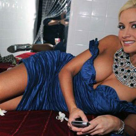 Holly Madison Cleavage Photos & Sex Tape & Hot Photos Collection