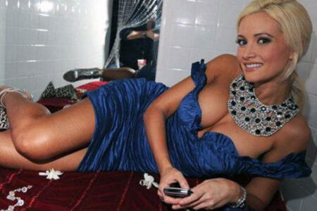 Holly Madison Cleavage Photos & Sex Tape & Hot Photos Collection